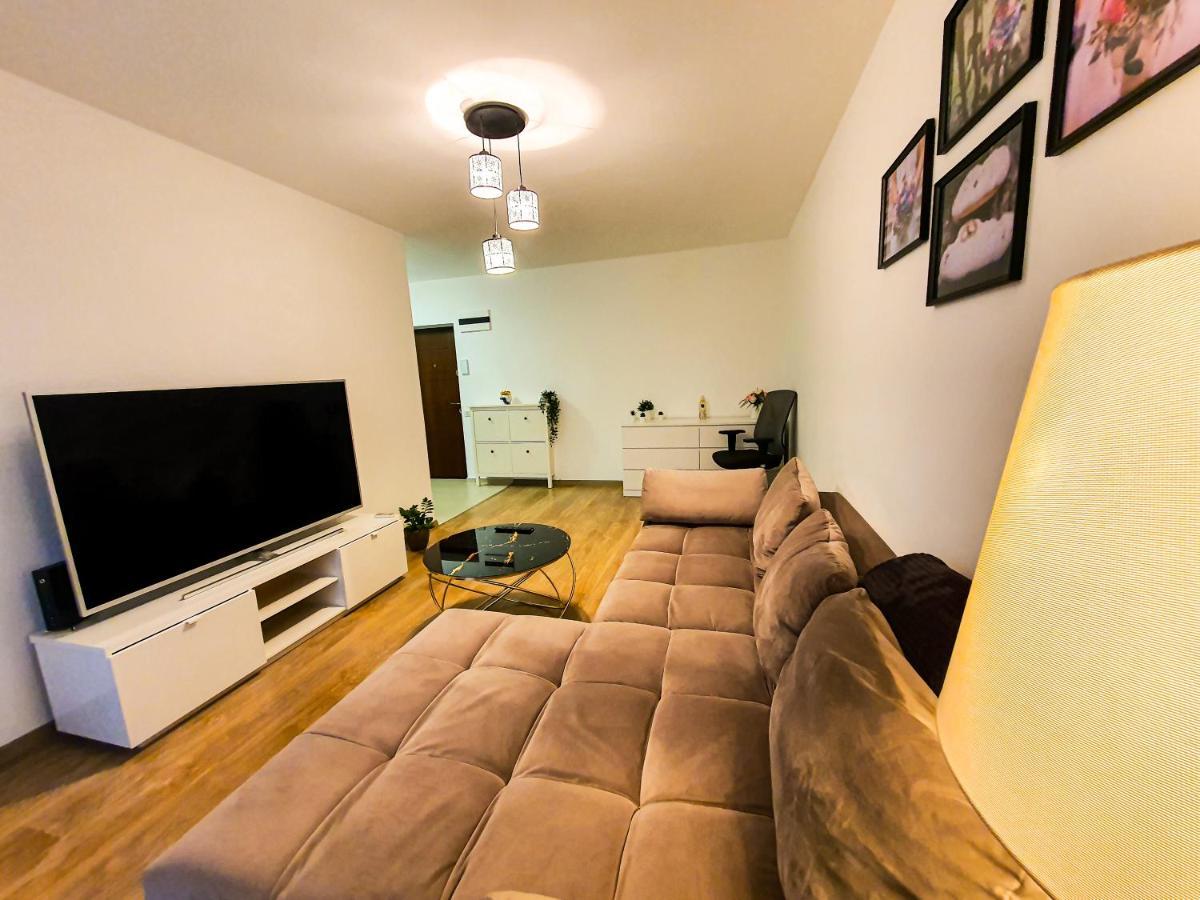 Luxurious Retreat 1Br Apartment With Netflix, Private Parking And Self Check In Popesti-Leordeni المظهر الخارجي الصورة