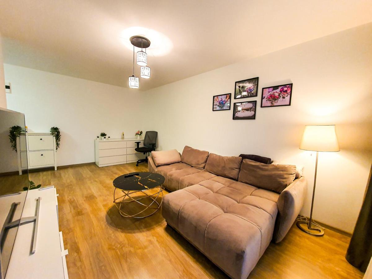 Luxurious Retreat 1Br Apartment With Netflix, Private Parking And Self Check In Popesti-Leordeni المظهر الخارجي الصورة