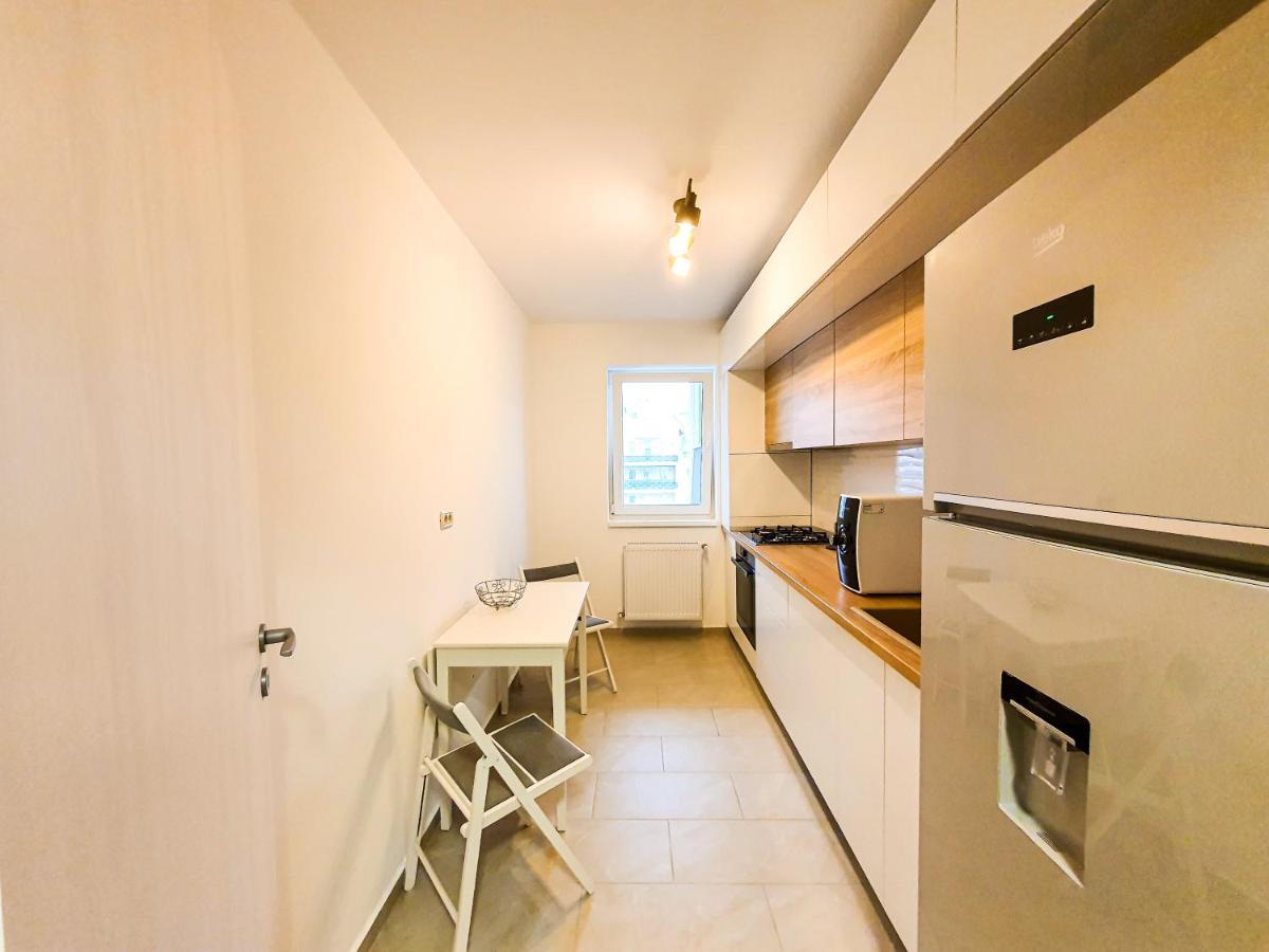 Luxurious Retreat 1Br Apartment With Netflix, Private Parking And Self Check In Popesti-Leordeni المظهر الخارجي الصورة